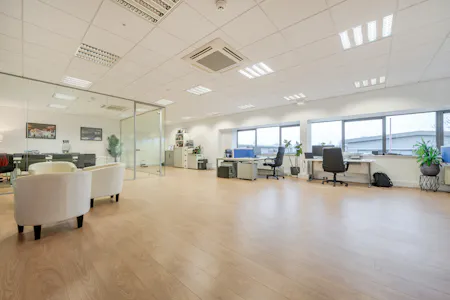 Unit 405 Centennial Park, Borehamwood, Industrial Lease Assignment - 1393201-8-6968c631b8ed7.jpg
