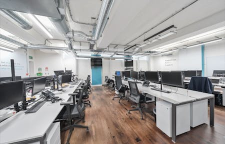 1-6 Newbury Street & 12 Kinghorn Street, London, Office / Showroom For Sale - 20251120_153136000_iOS.jpg