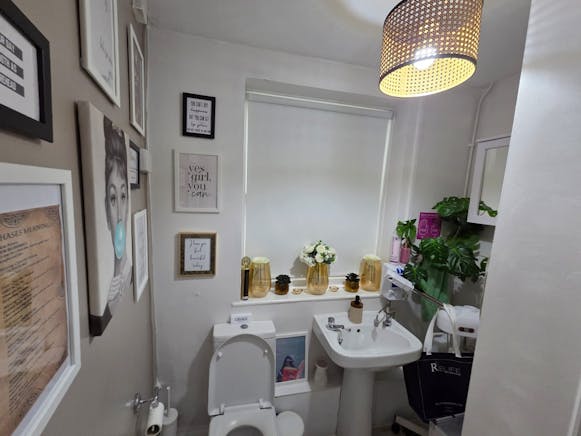 19A Station Road, Westcliff-on-Sea, Retail To Let - WhatsApp Image 2026-03-06 at 10.57.04 (1).jpeg