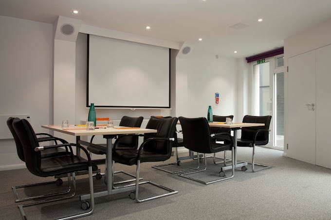 Retail/Shop in London - photo 3