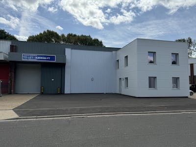 Unit 13, Saxon Way Trading Centre, Saxon Way, West Drayton, Industrial / Warehouse To Let - IMG_0252.JPG