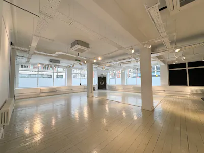 66-68 Margaret Street (Ground Floor), London, Office To Let - IMG_3798.jpg