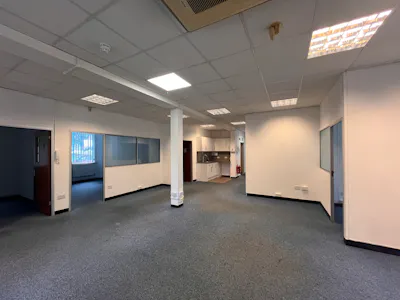 Ardenham Court, Aylesbury, Office To Let - 20260909_151622074_iOS.jpg