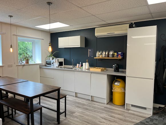 First Floor Offices, 2D Station Yard, Thame, Offices To Let - IMG_2816.JPG