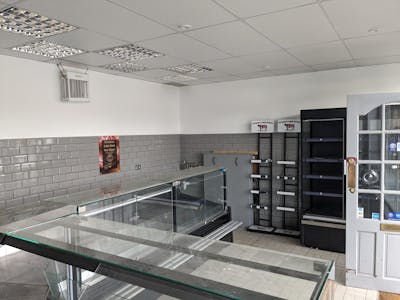 Unit 8 Ongar Parade, Addlestone, Retail To Let - PXL_20240426_101200106.jpg