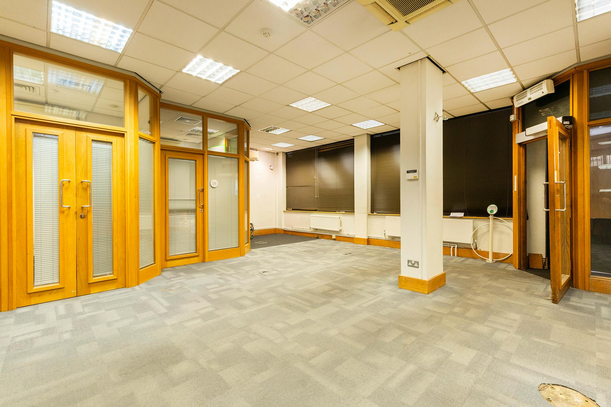 Office in London - photo 4