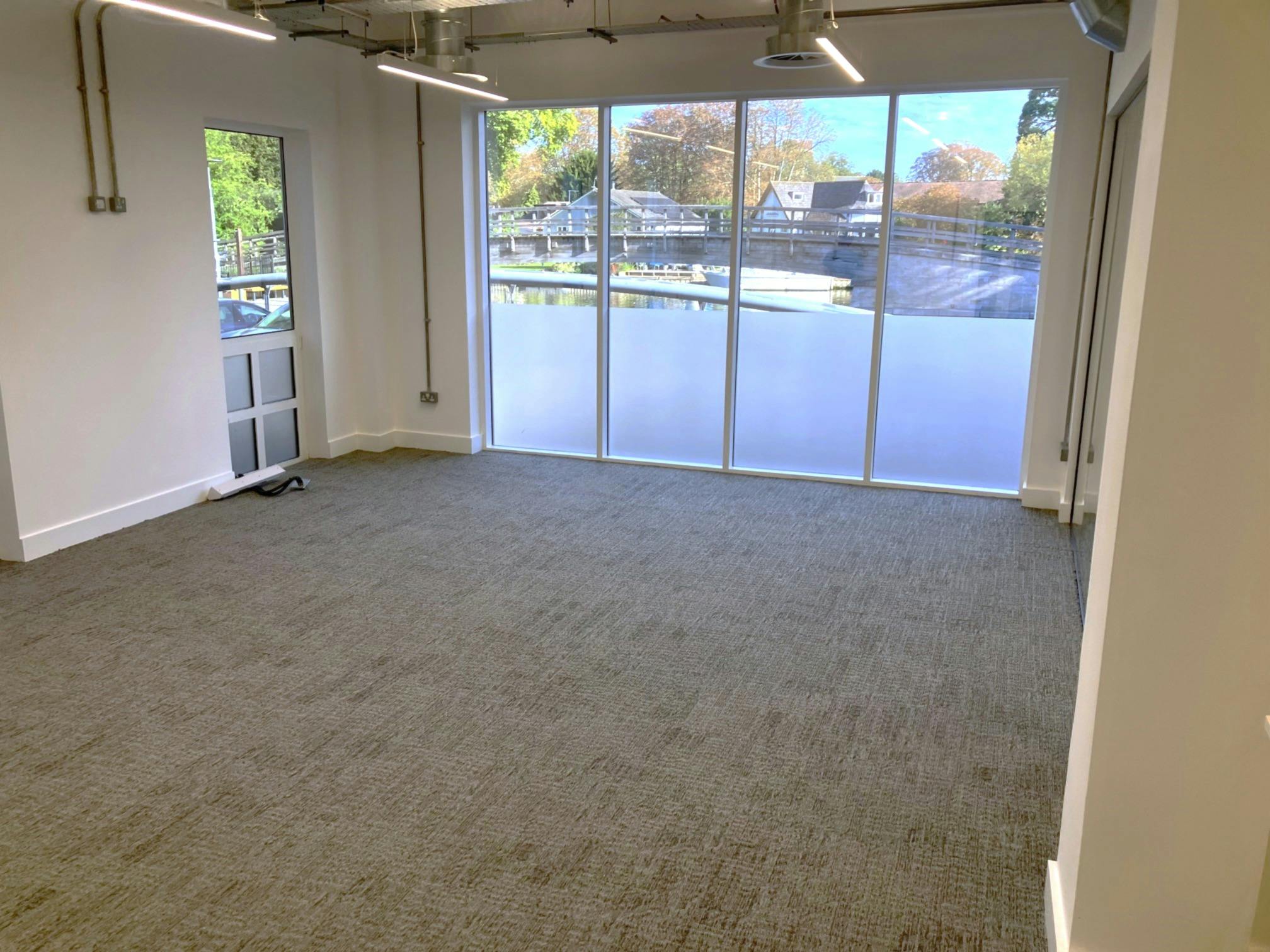 Office in Staines-upon-Thames - photo 3