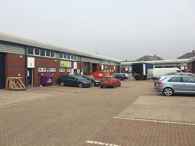 Unit 5 Vale Industrial Centre, Southern Road, Aylesbury, Industrial / Trade Counter / Warehouse / Workshops To Let - Photo 5