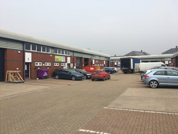 Unit 5 Vale Industrial Centre, Southern Road, Aylesbury, Industrial / Industrial To Let - Photo 5