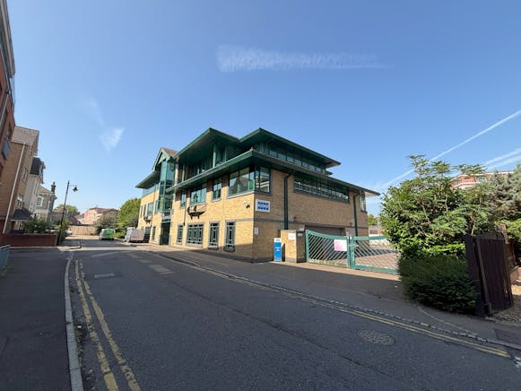 Global House, Chertsey, Offices To Let - IMG_1588.jpg