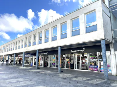 6 - 10 Queensway, Crawley, Retail To Let - WEB FRONT IMG_9724 - 1.JPG