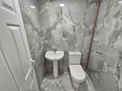 16 Great Underbank, Stockport, Retail To Let - 20251216_140514.jpg