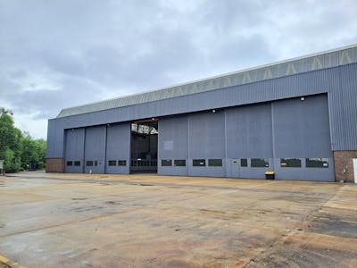 Iain Stewart Centre, Beehive Ring Road, Gatwick, Industrial / Warehouse To Let - 20260608_140318.jpg