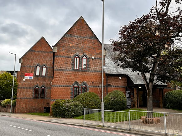 Christchurch House, 40 Upper George Street, Luton, Office To Let - IMG_8475.JPG