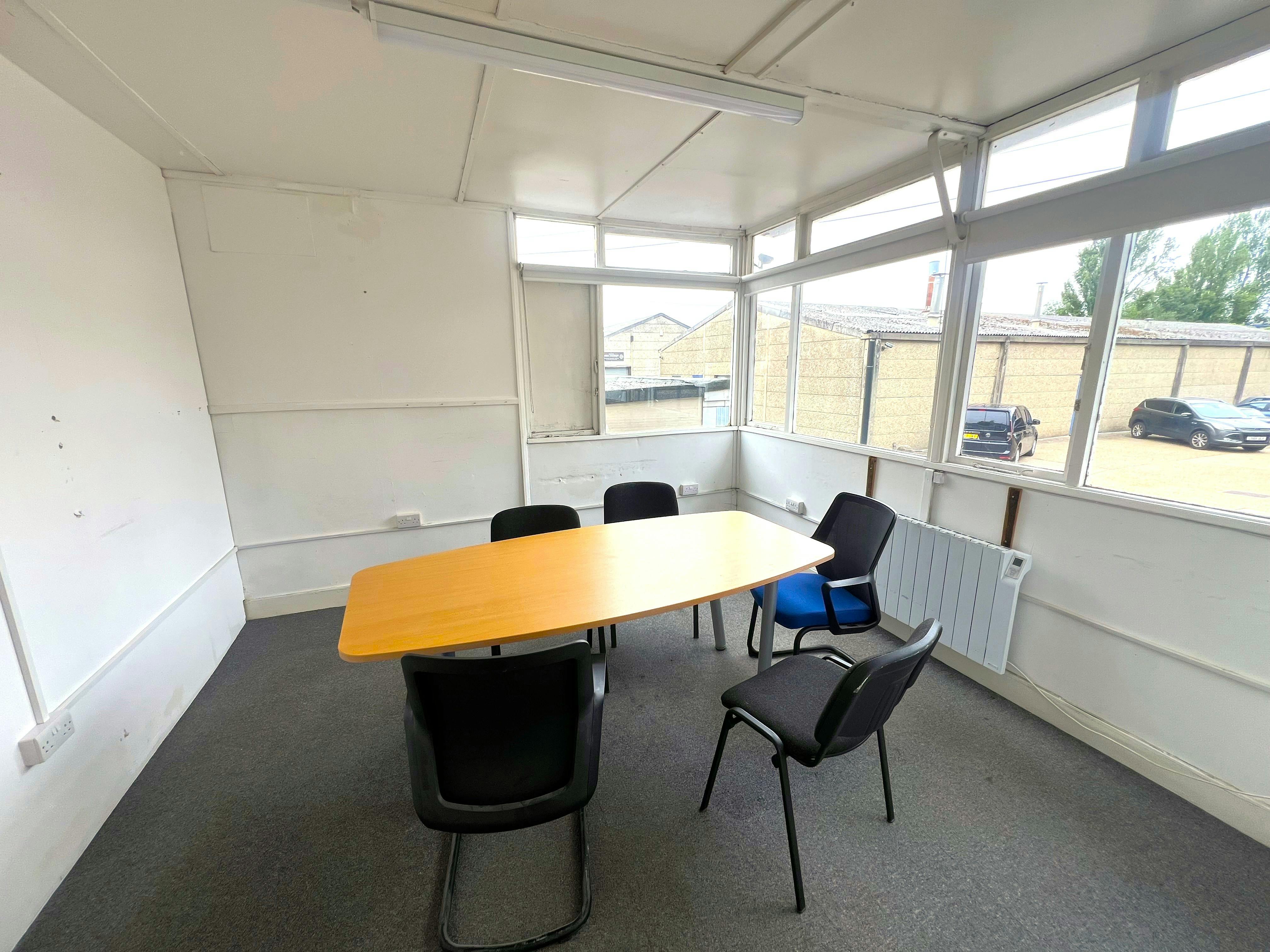 Unit 8 Mulberry Trading Estate, Horsham, Office To Let - IMG_0462.jpeg