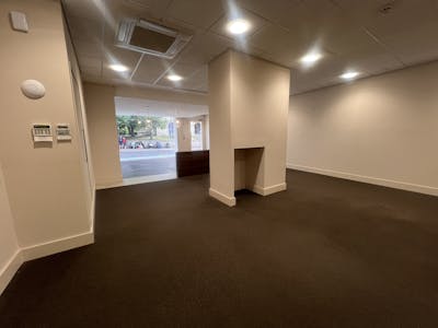 15 High Street, Windsor, Class E Retail / Leisure / Retail / Retail - In Town Lease Assignment - IMG_8133.JPG