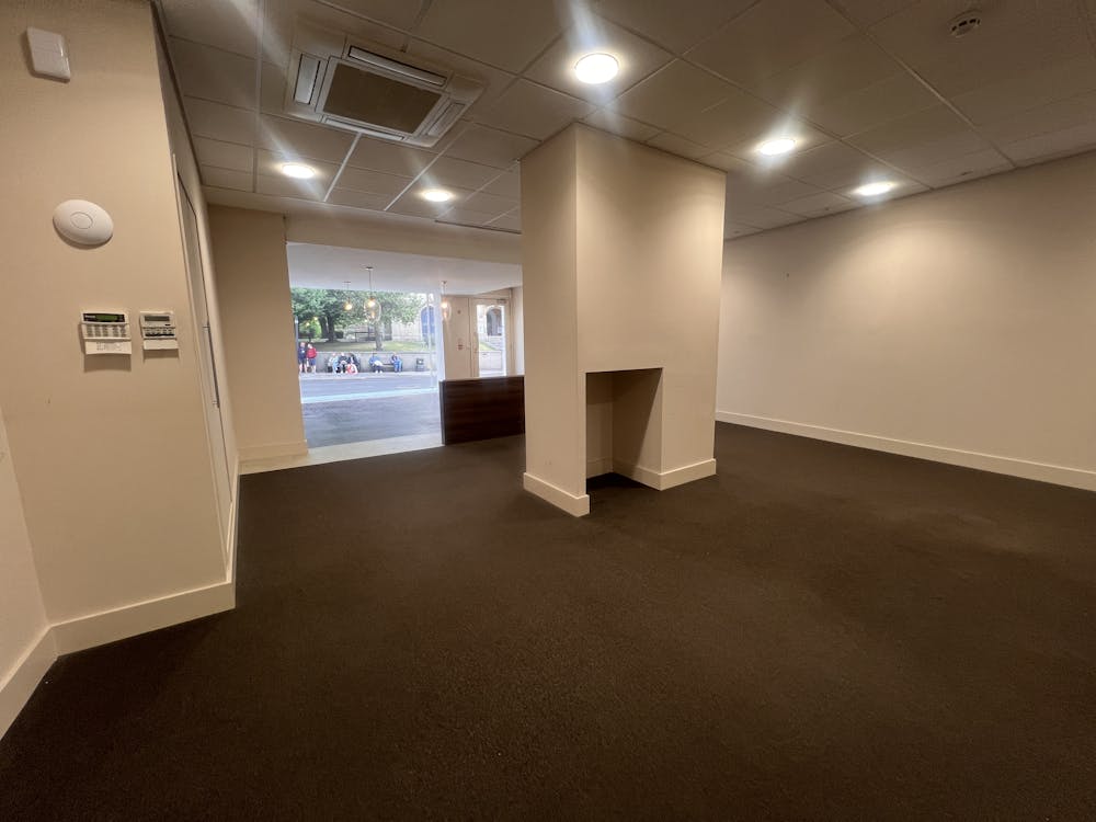 15 High Street, Windsor, Class E Retail / Leisure / Retail / Retail - In Town Lease Assignment - IMG_8133.JPG