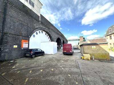 Arches 19-21 Goswell Hill, Windsor, Leisure / Office / Retail To Let - IMG_1184.JPEG