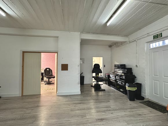 11 Hermitage Road, Hitchin, Retail To Let - Image 8