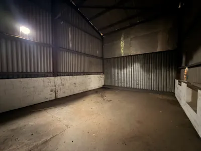 Piccards Farm Barn, Guildford, Industrial / Light Industrial / Office / Open Storage To Let - Piccards Barn.jpg