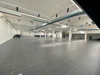 61-63 Gatwick Road, Crawley, Class E Retail / Leisure / Industrial / Industrial / Warehouse To Let / For Sale - IMG_0966.jpeg