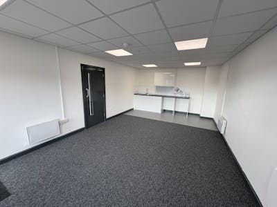 Units 18-20, Severnside Trading Estate, Textilose Road, Manchester, Industrial To Let - IMG_0895.JPG