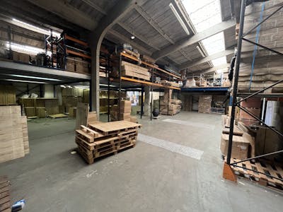 The Warehouse, Aylesbury, Industrial To Let - 20250617_130345950_iOS.jpg