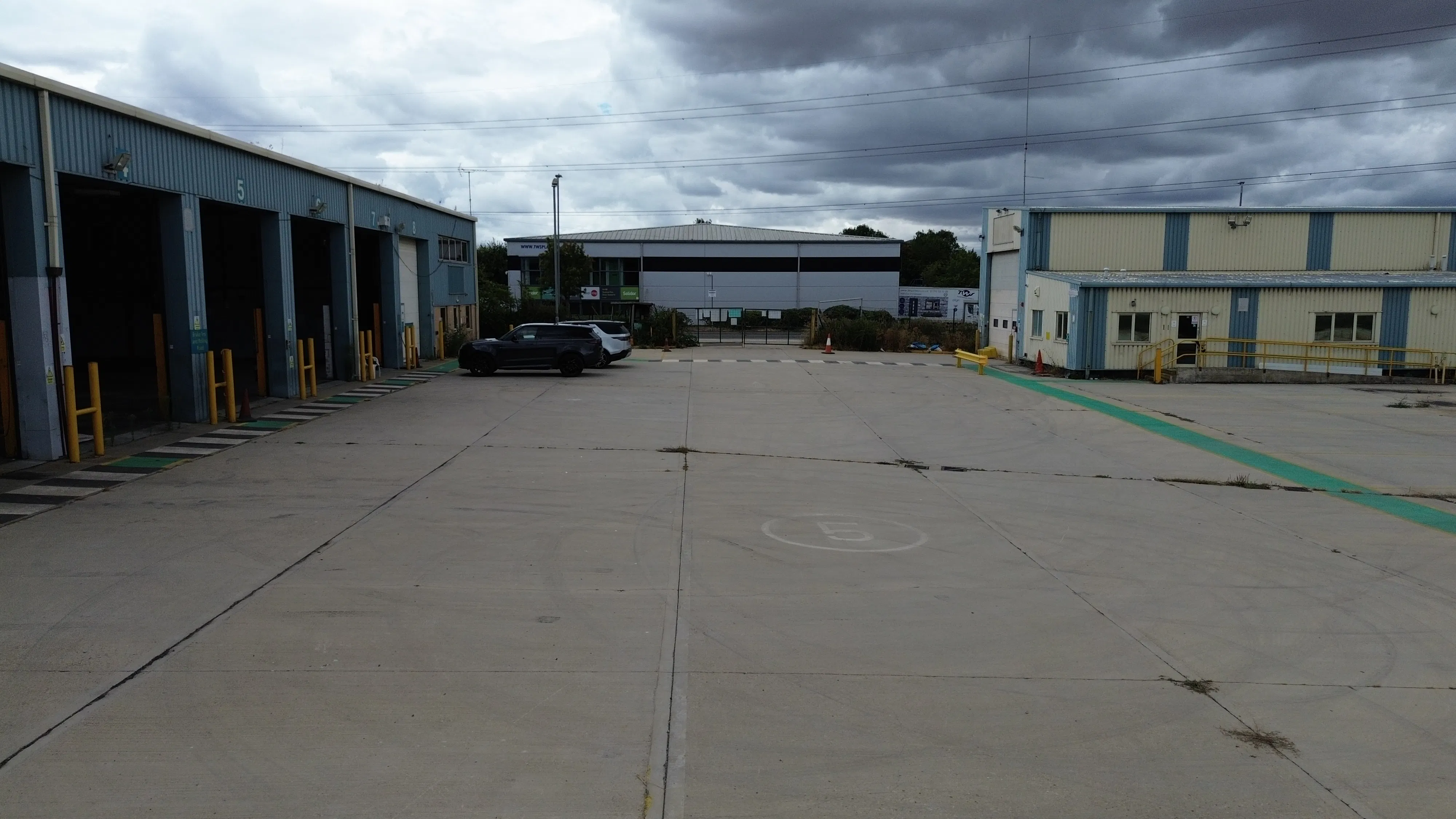 12 Smeaton Close, Aylesbury, Industrial To Let - DJI_0194.JPG