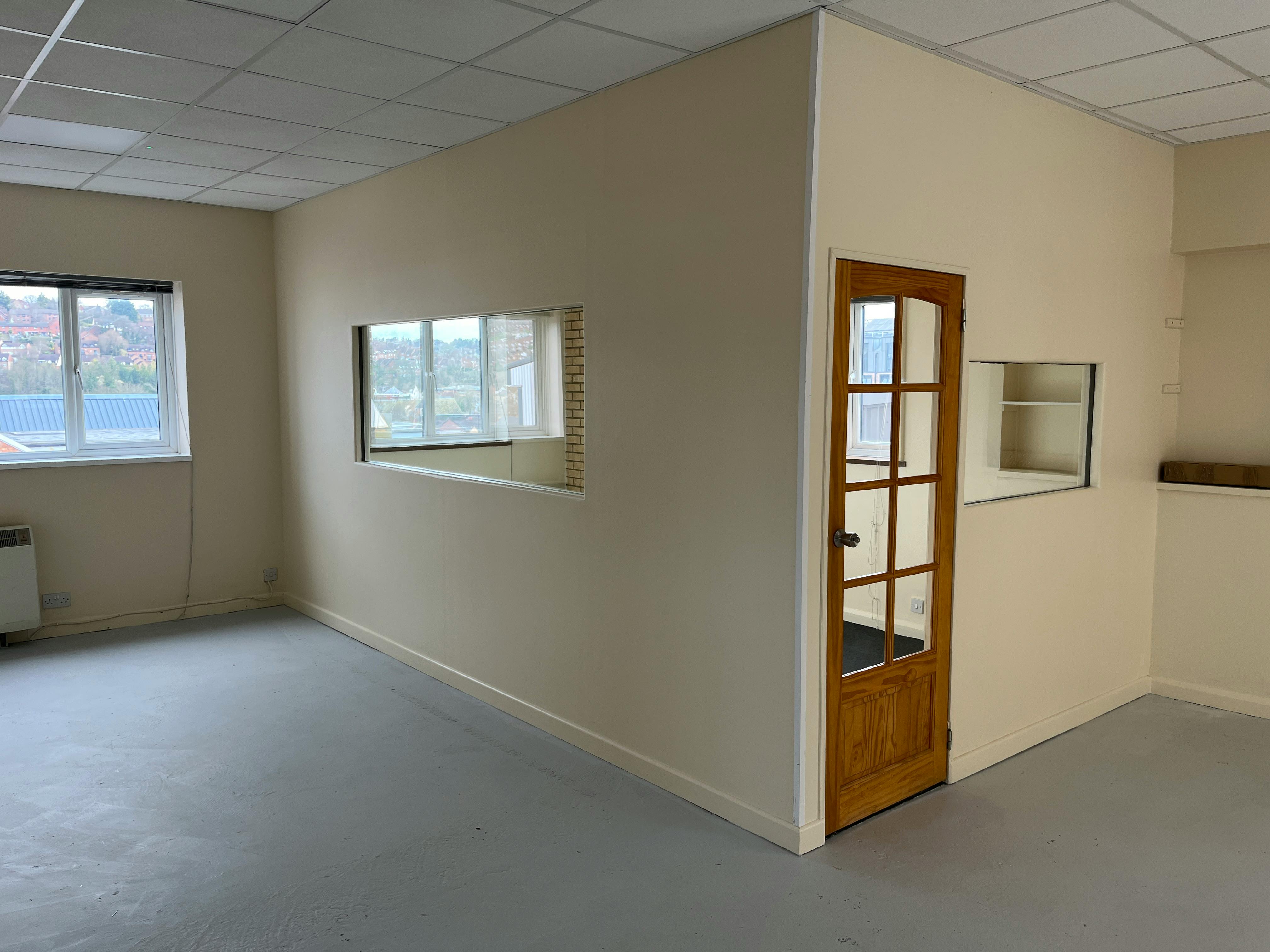 Unit 4, High Wycombe, Industrial / Offices To Let - 20250328_091438358_iOS.jpg