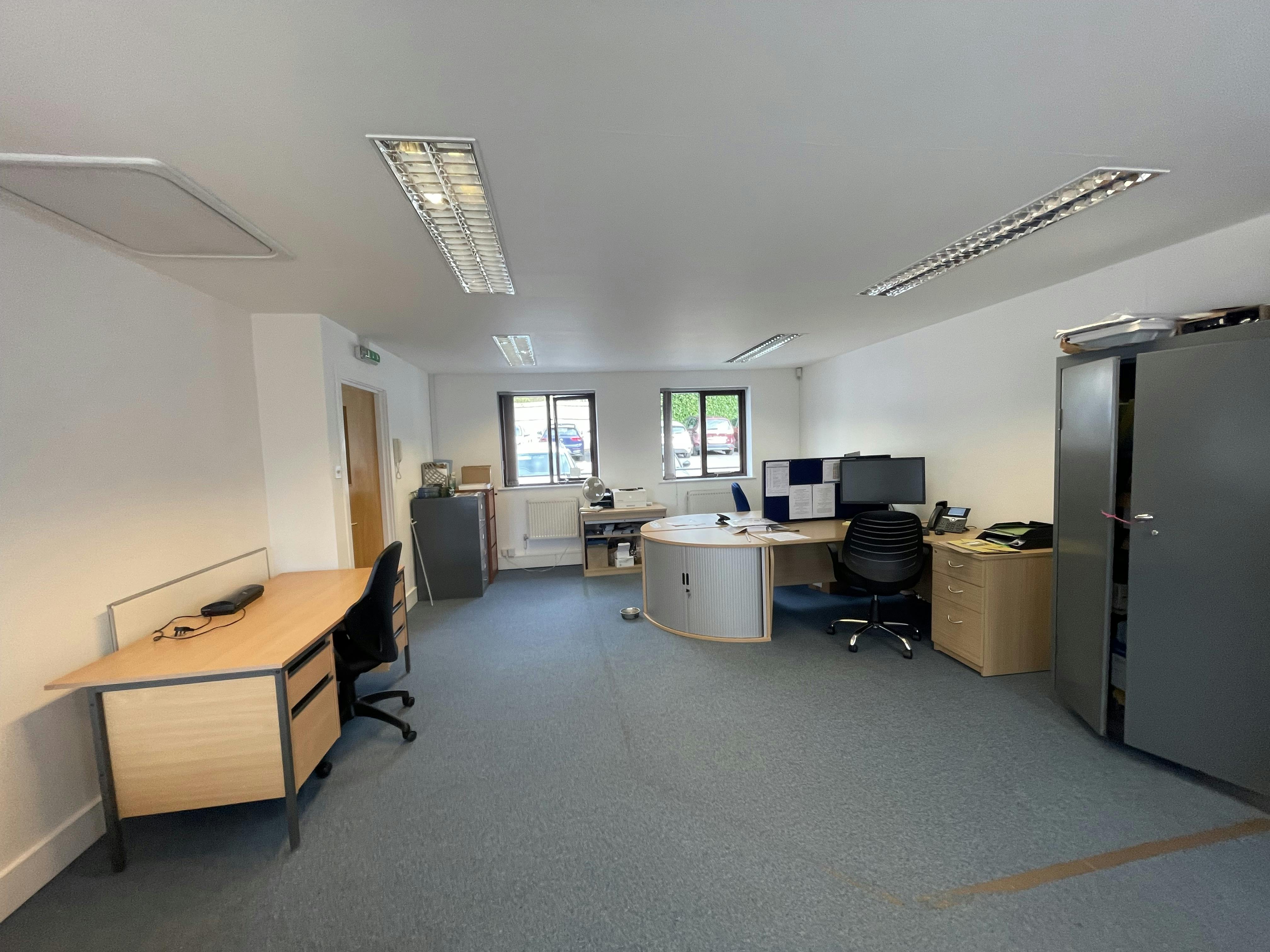 35 Swan Court, Pulborough, E and service