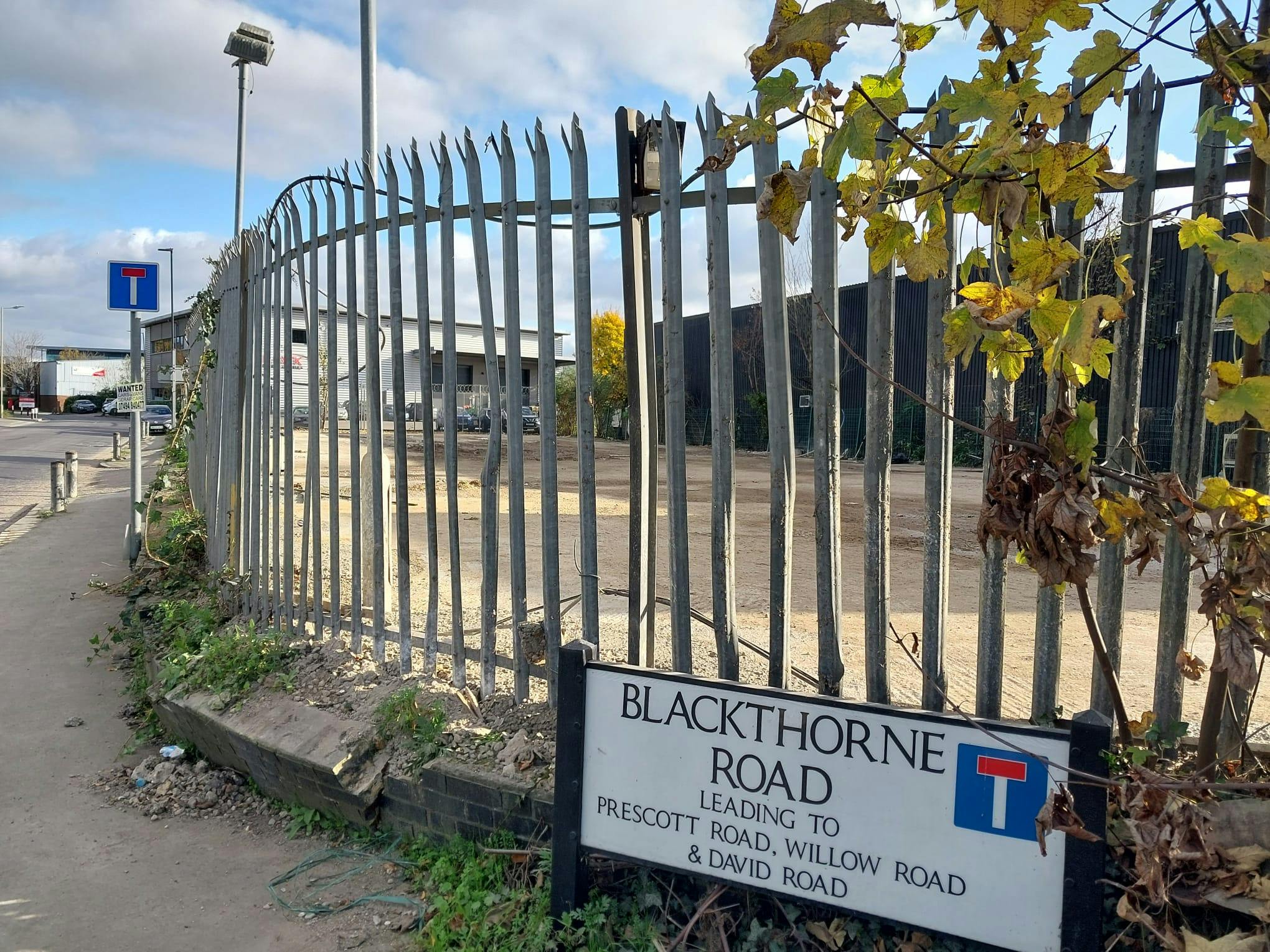 Yard At Blackthorne Road, Slough, Other / Industrial To Let - IMG20241114WA0000.jpg