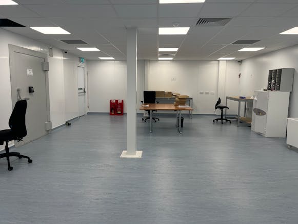 Modern Warehouse, Unit 5 Century Court, Aylesbury, Industrial To Let - IMG_1085.JPG