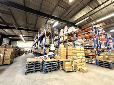 622 Western Avenue, Park Royal, Industrial To Let - 20260114_163533395_iOS.jpg