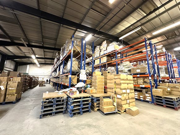 622 Western Avenue, Park Royal, Industrial To Let - 20260114_163533395_iOS.jpg