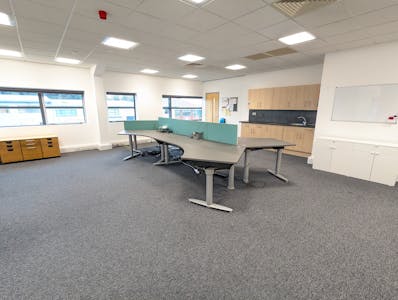 Unit 3, Borehamwood, Office To Let - PXL_20251127_131855849.jpg