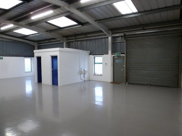 Unit D, Gladstone Industrial Estate, Maidenhead, Industrial To Let - P1110502.JPG