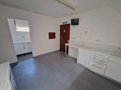 1 Wootton Street, Portsmouth, Healthcare / Office To Let - 20260420_153151.jpg