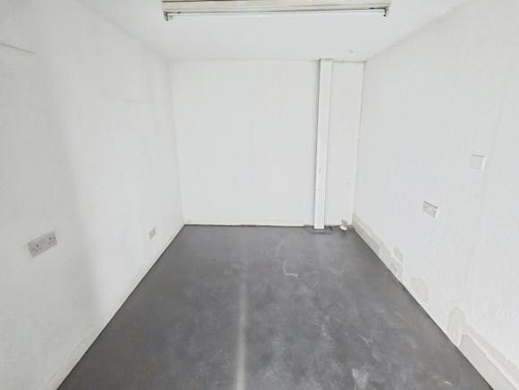 Unit 9, Basildon, Industrial To Let - 5e23e576WhatsApp 20Image 2020251013 20at 20140349_3d0ad9f5.jpg