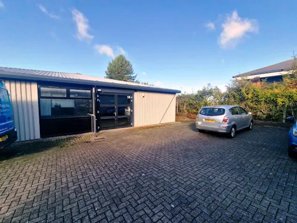 Unit 18 Hassocks Wood Business Centre, Basingstoke, Industrial / Office To Let - 20261016_102824.jpg