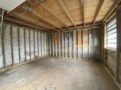 Victorian Garage, R/o 72 New Bedford Road, Luton, Distribution / Distribution Warehouse / Industrial / Industrial/Logistics / Industrial / Manufacturing / Industrial / Storage / Light Industrial To Let - 3.JPG
