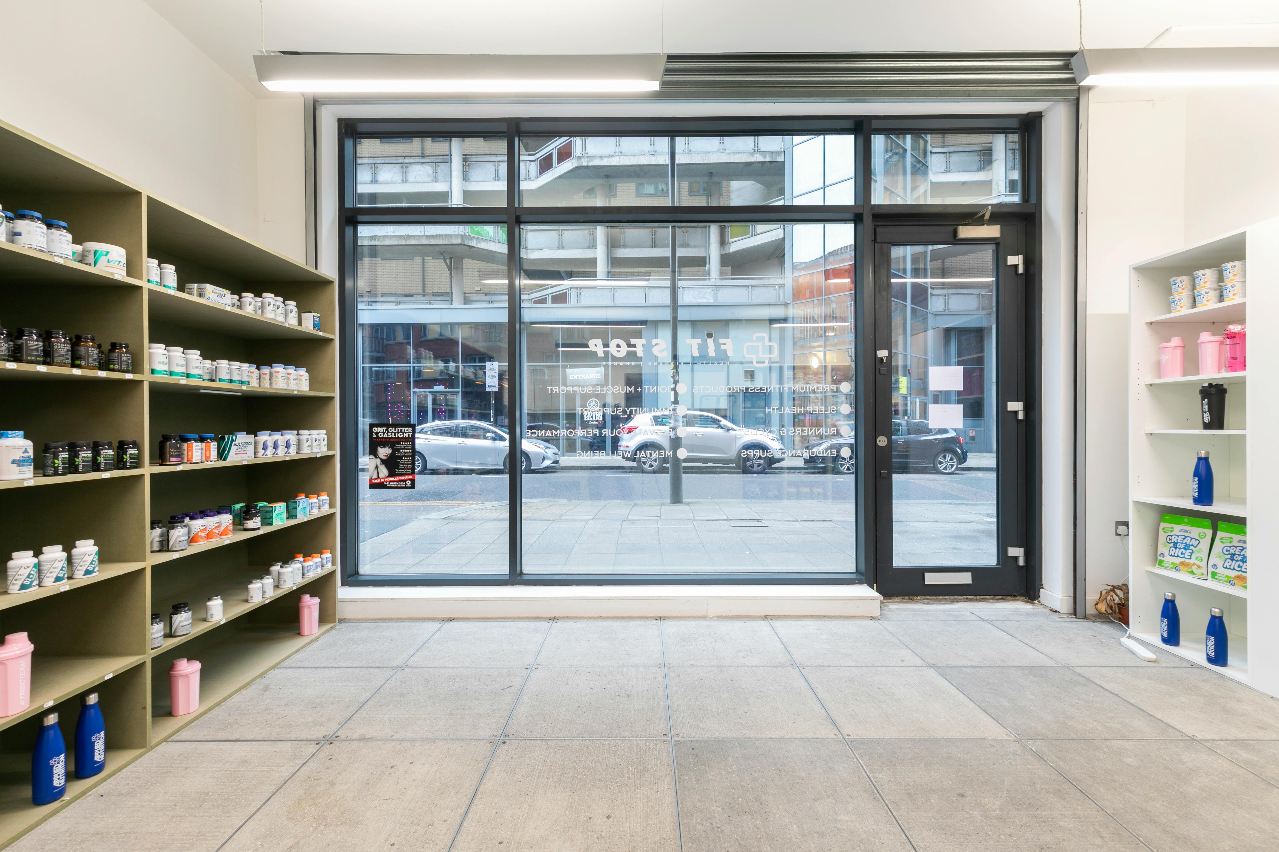 Retail/Shop in London - photo 3