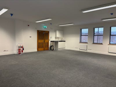 8 Winchester Place, Poole, Office To Let - 03.jpg