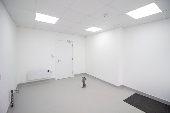 102 Nield Road, Hayes, Investment / Office / Retail / Other To Let / For Sale - 3.jpg