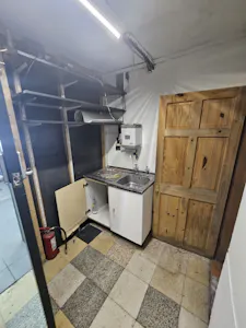 344 Hollinwood Avenue, Manchester, Leisure / Retail To Let - 20260710_121802.jpg