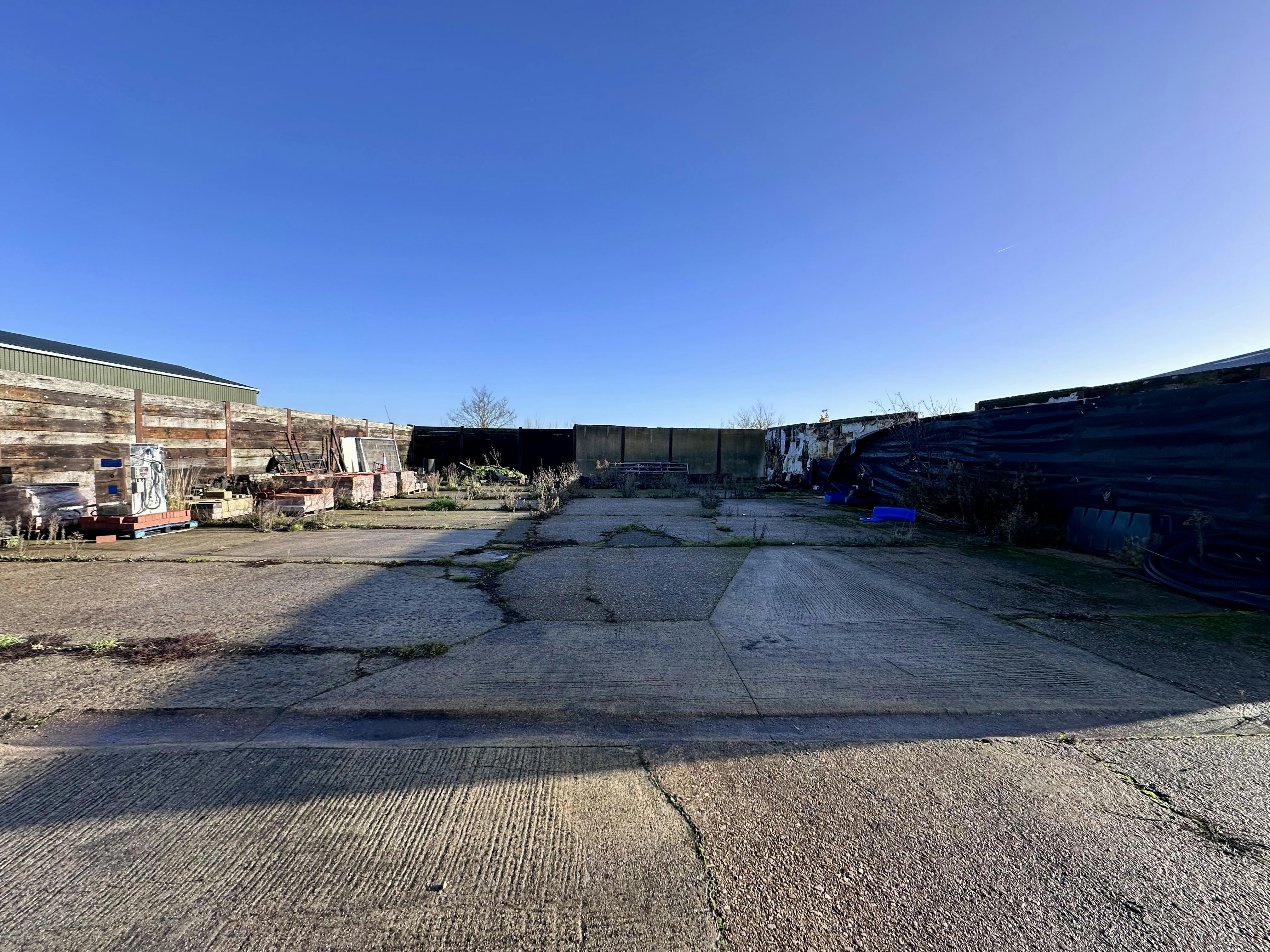 Open Storage, Thame, Industrial To Let - IMG_9804 2.jpeg