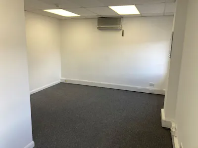 Unit 4 Hanworth Trading Estate, Feltham, Industrial / Warehouse To Let - IMG_1425.jpg