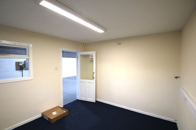Unit 2 Forest Close, Verwood, Industrial & Trade To Let - IMG_38911.JPG