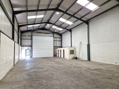 Unit 6, Sarsfield Court Industrial Estate, Glanmire, Industrial To Let - internal 1.jpg