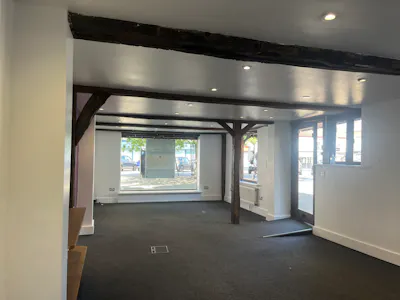 39 High Street, Crawley, Office / Retail For Sale - IMG_1283.JPG