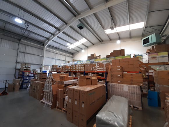 Unit B, Basingstoke, Industrial / Warehouse To Let - 20240912_151316.jpg